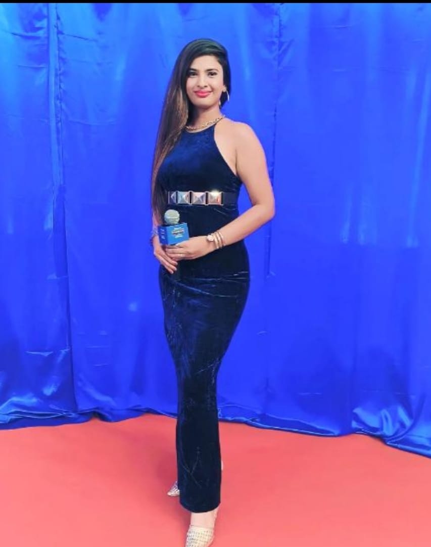 Rent Navy Blue Velvet Back Slit Gown in Bangalore & Hyderabad – Perfect for Pre-Wedding, Maternity & Formal Events